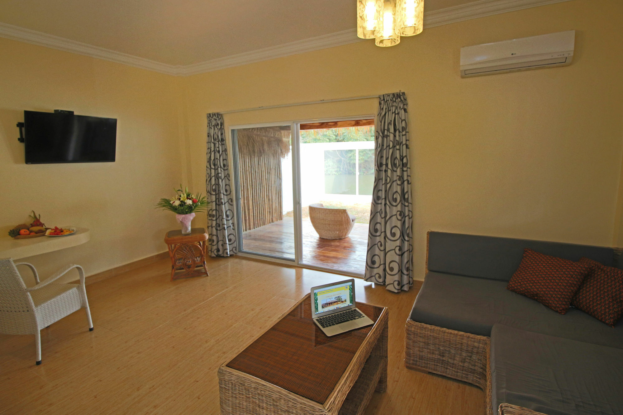 Sunset Lounge Hotel Sihanoukville Exterior foto