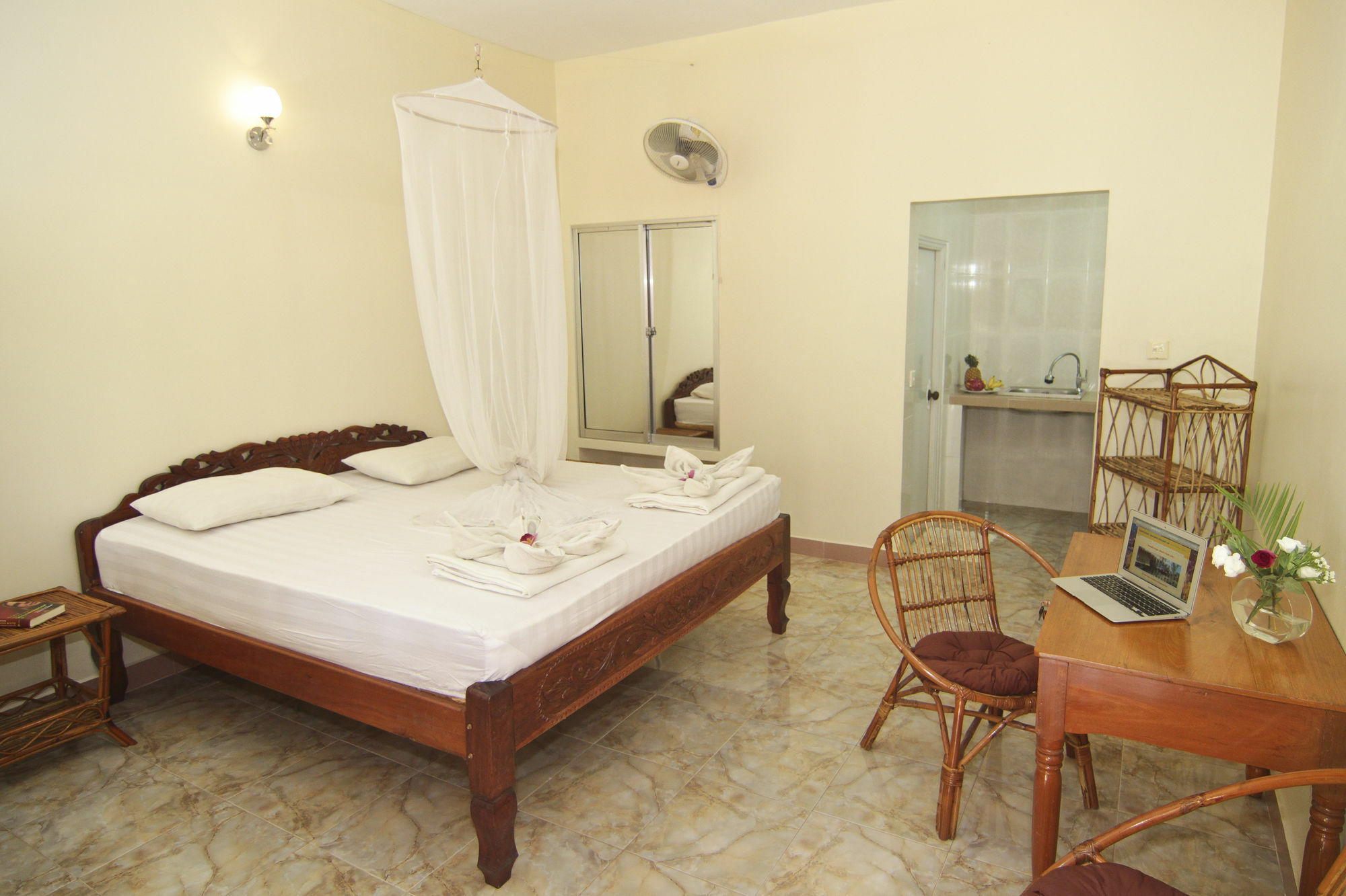 Sunset Lounge Hotel Sihanoukville Exterior foto