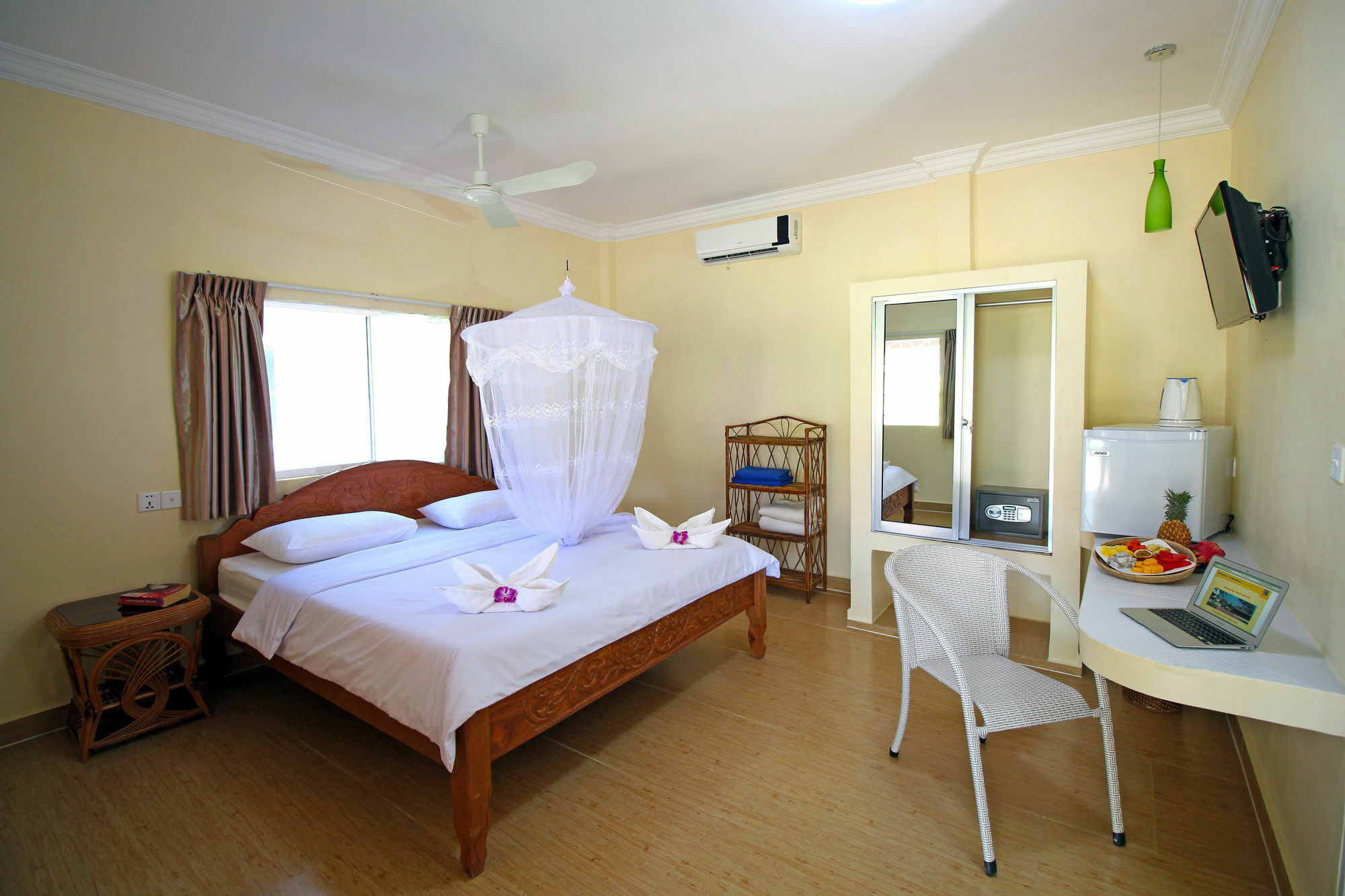 Sunset Lounge Hotel Sihanoukville Exterior foto